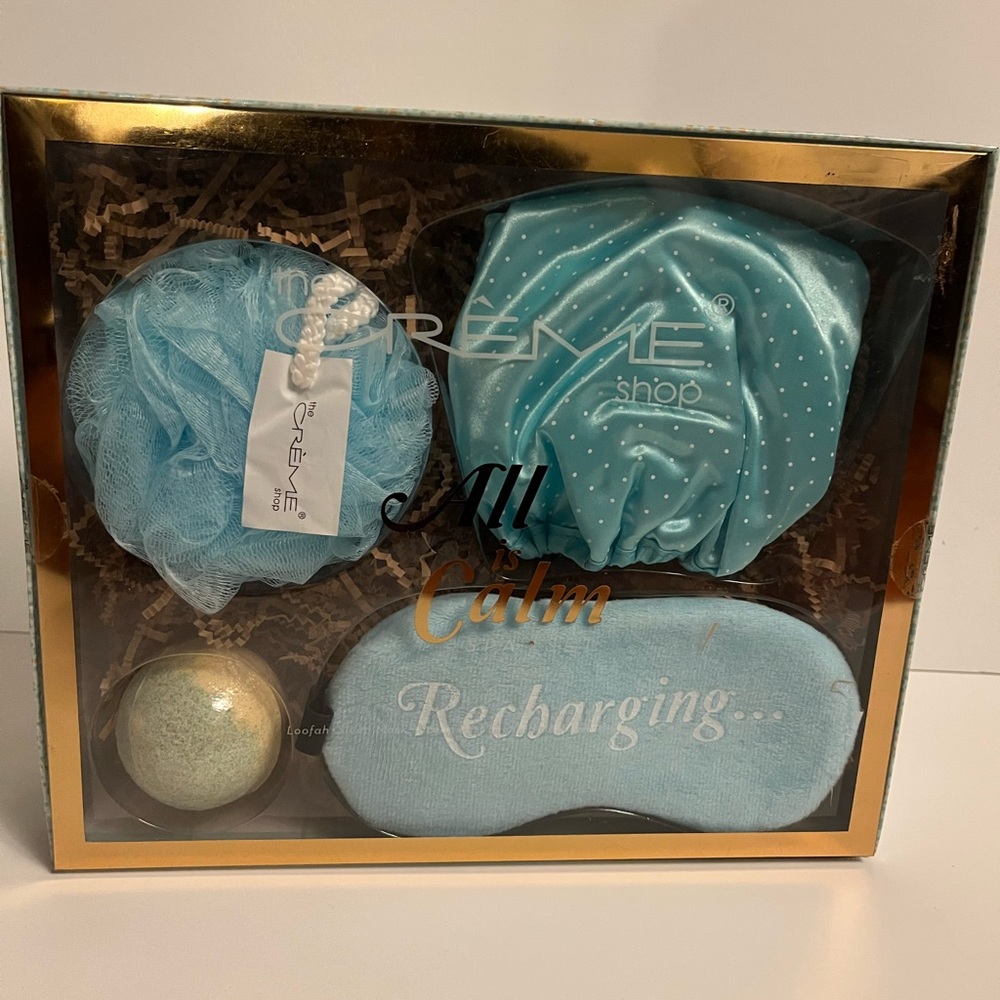 The Crème Shop, spa set includes and ocean mist bath bomb. Relaxation at home.